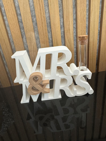 Eleganter Mr & Mrs 3D-Schriftzug als Hochzeitsdeko